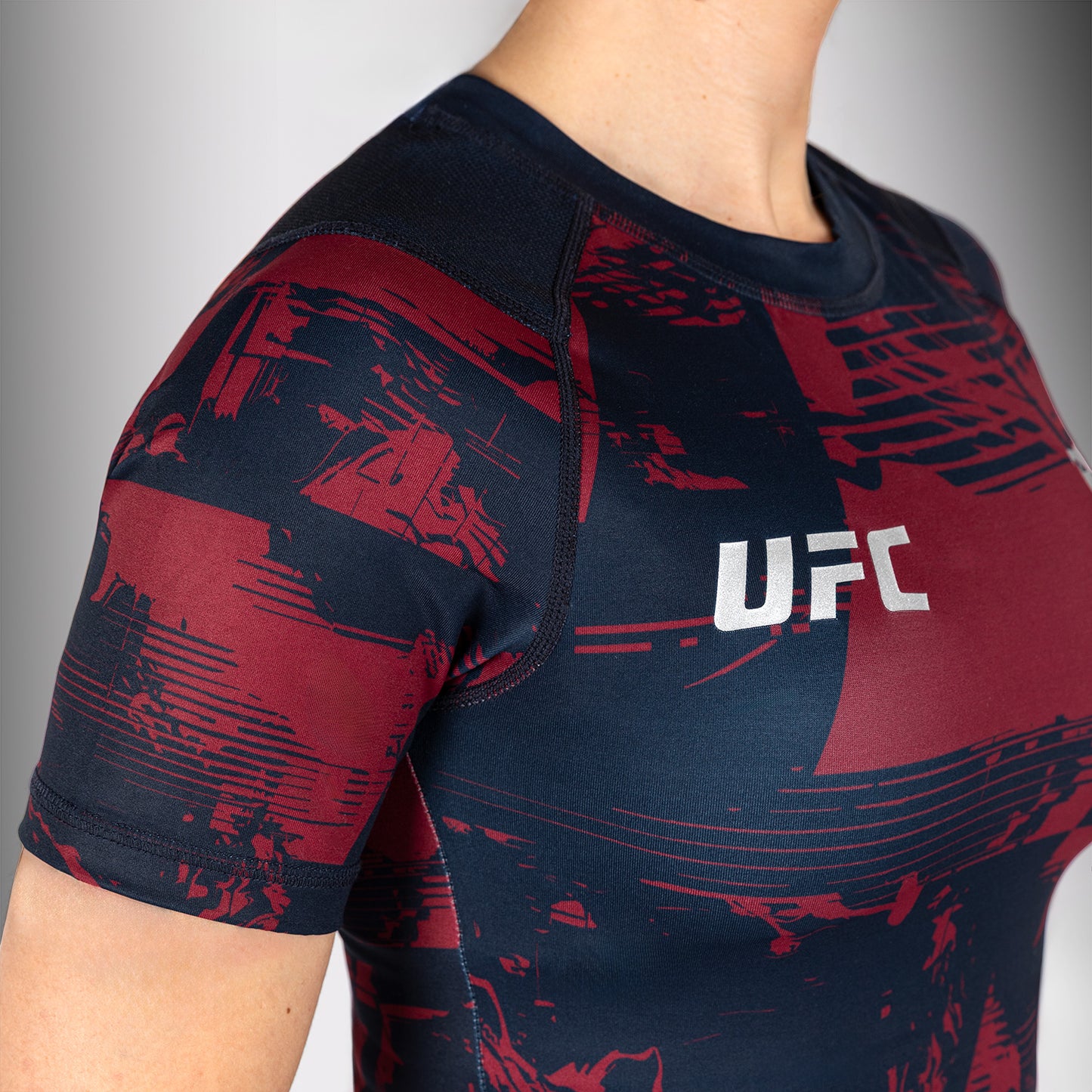 UFC Zenith by Venum Authentic Fight Week パフォーマンス半袖ラッシュガード レディース - ネイビーブルー/バーガンディ/シルバー
