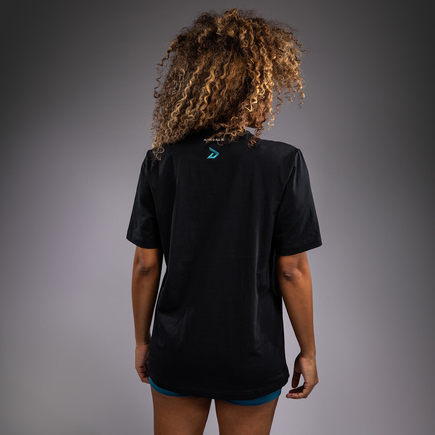 Venum x Demi オーバーサイズTシャツ – ブラック