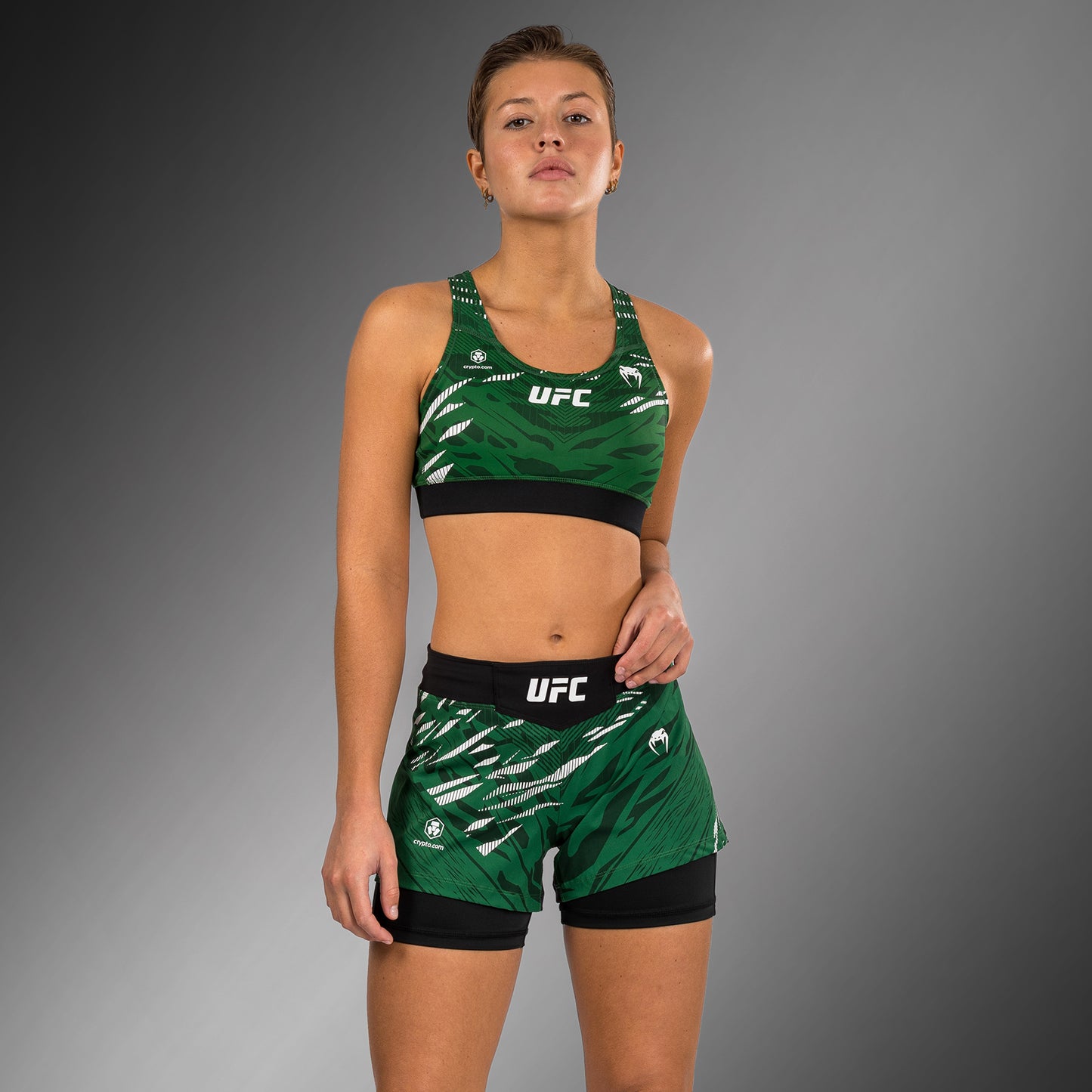 UFC Fusion by Venum Authentic Fight Night レスリングショーツ（女性用） - グリーン
