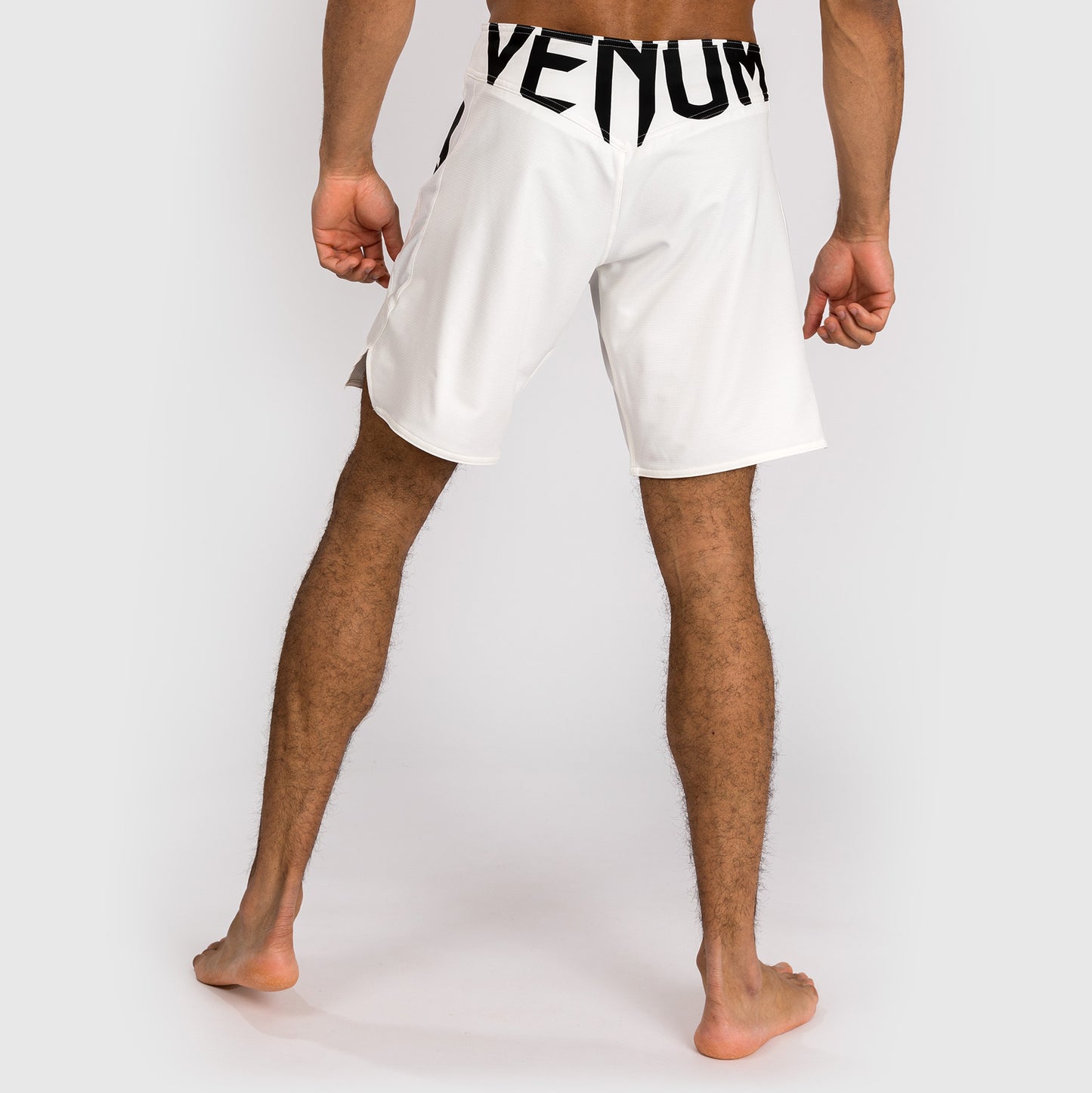 Venum Light 5.0 ファイトショーツ - ホワイト／ブラック