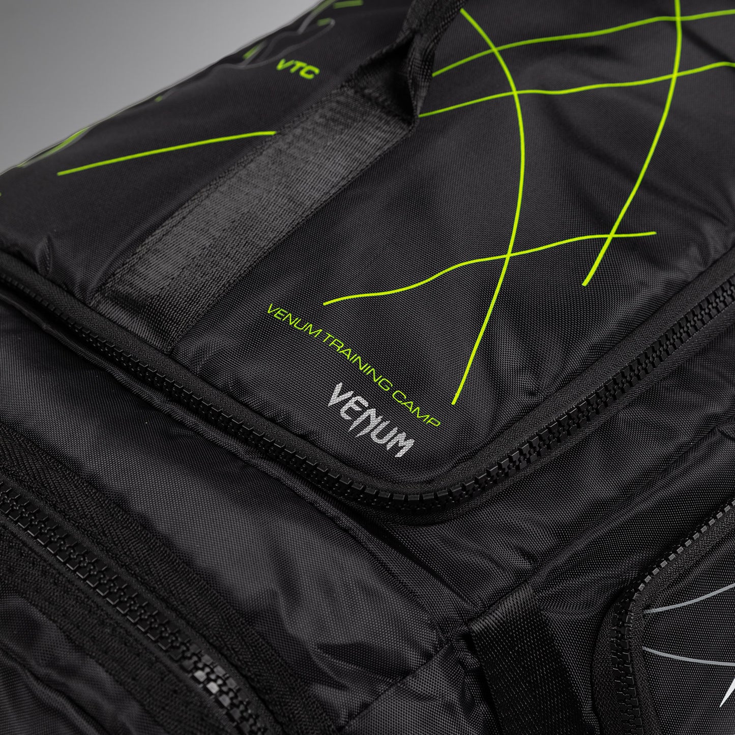 Venum Training Camp 4.0 スポーツバッグ - ブラック/ネオングリーン