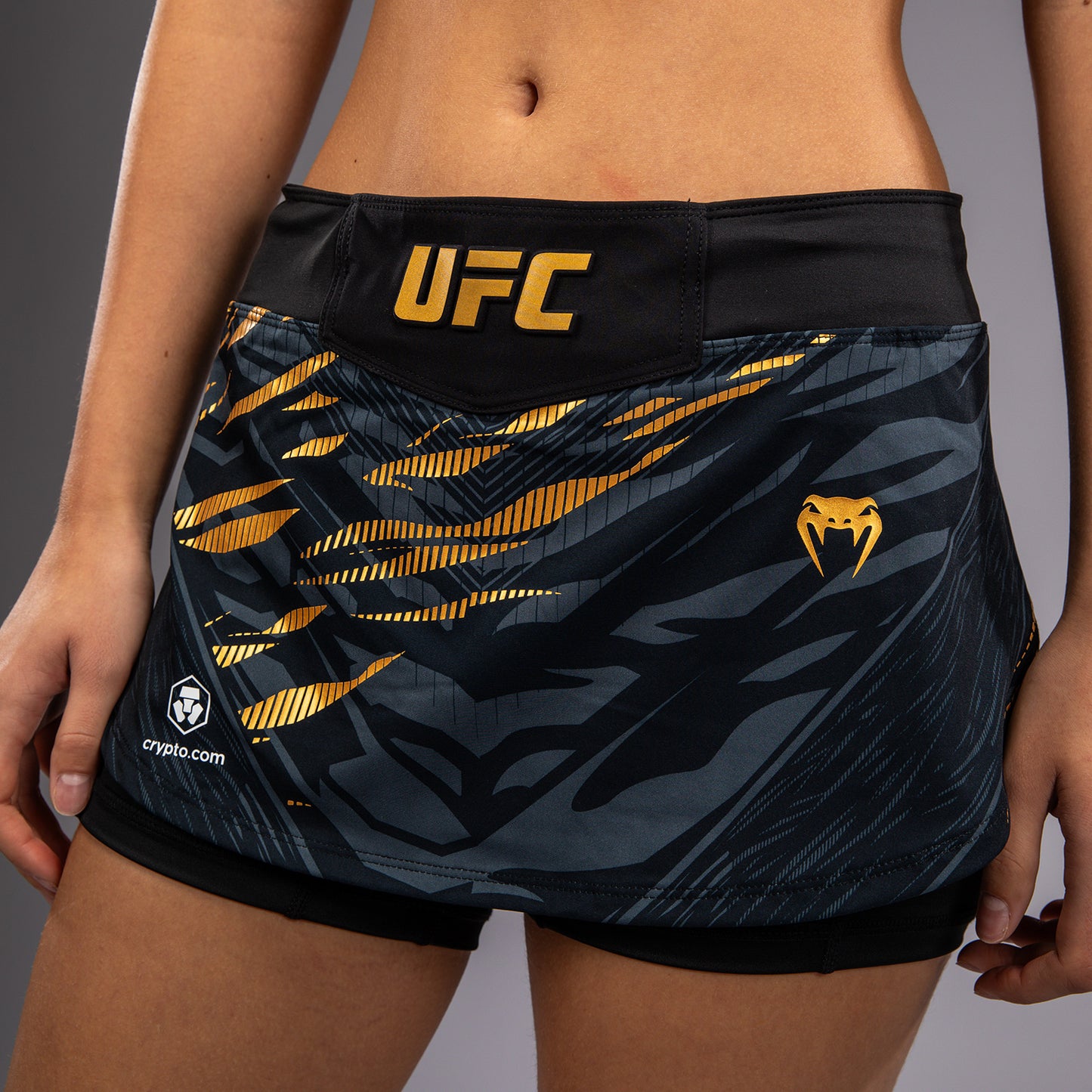 UFC Fusion by Venum Authentic Fight Night ショートスカート（女性用） - チャンピオン