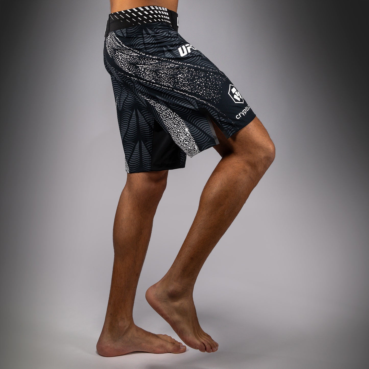 UFC Zenith by Venum Authentic Fight Night ロングフィットファイトショーツ メンズ - ブラック