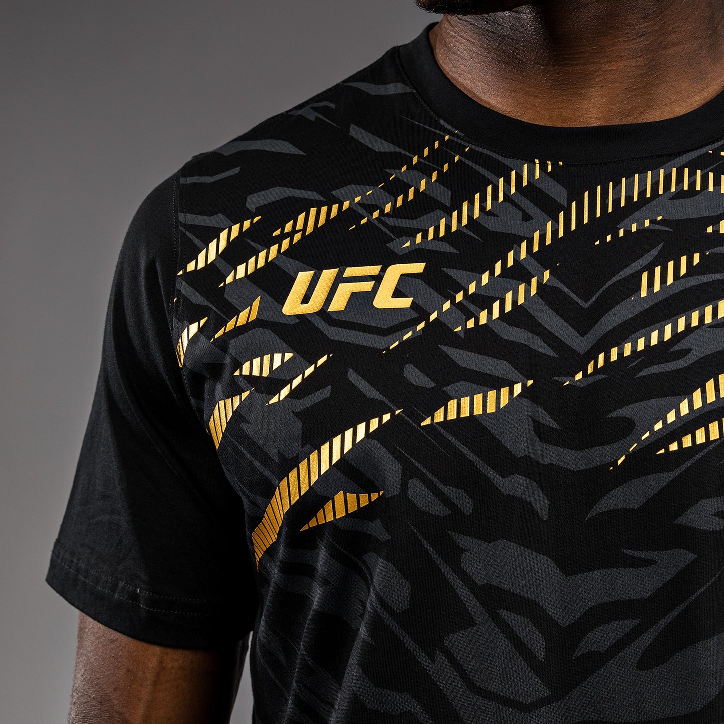 UFC Fusion by Venum Replica ショートスリーブTシャツ（男性用） - チャンピオン
