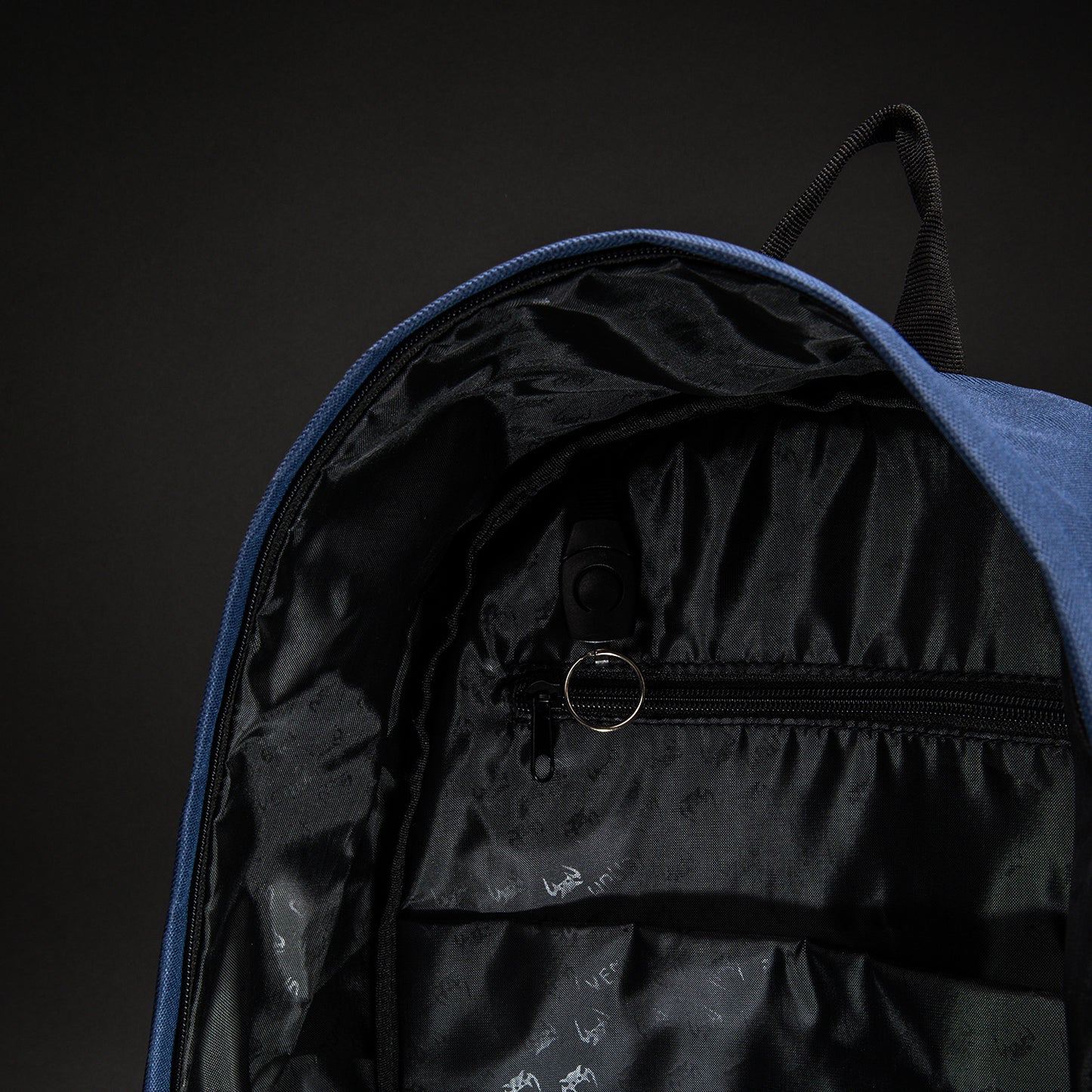 Venum Essential スポーツバッグ (24L) - ネイビーブルー