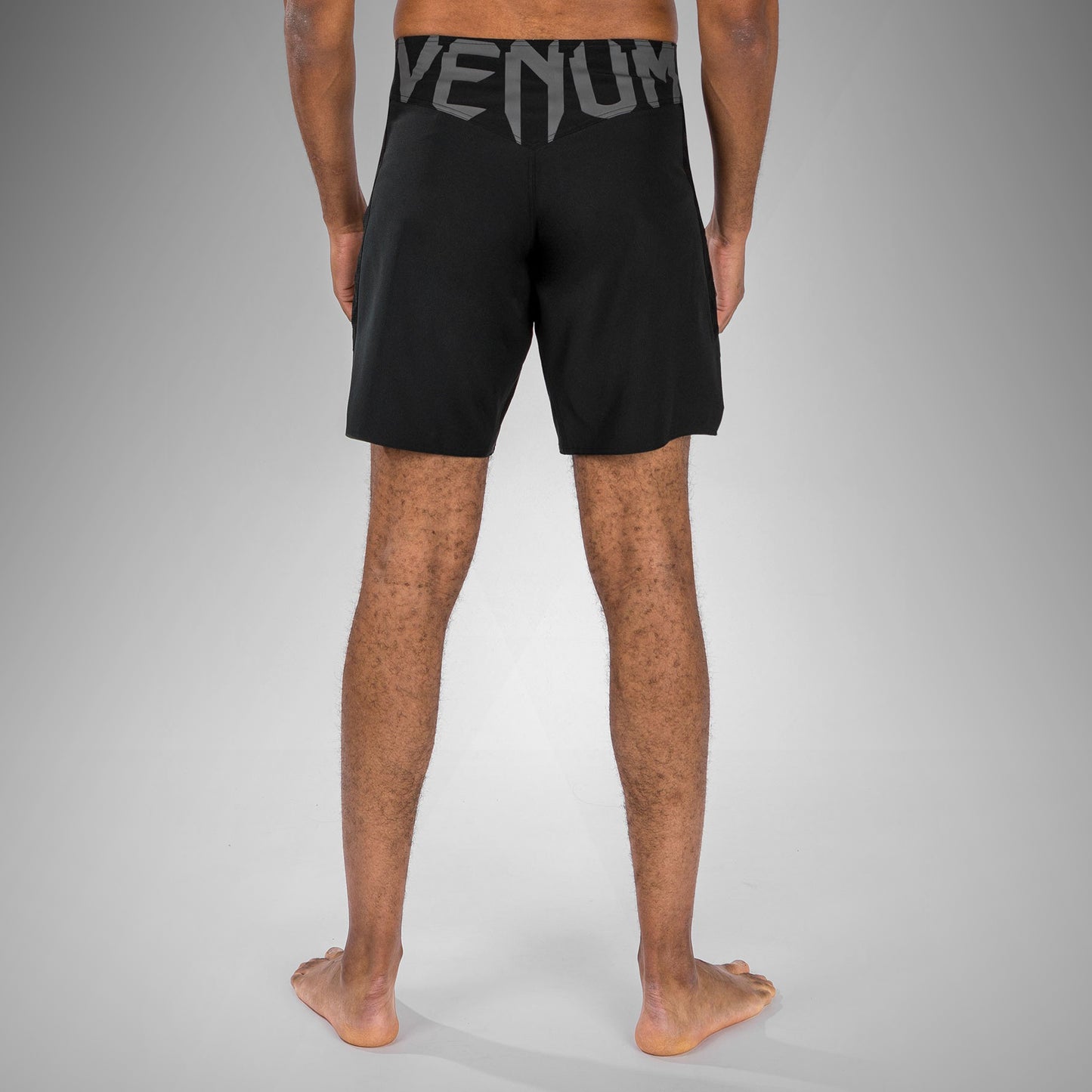 Venum Light 5.0 ファイトショーツ - ブラック／ホワイト