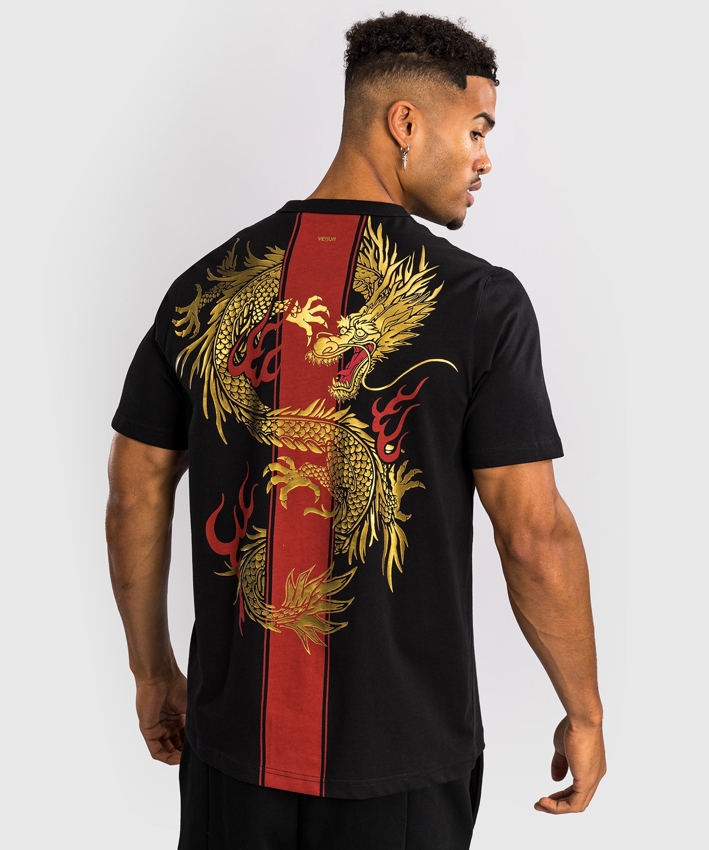 Venum x TEKKEN 8 - Marshall Law Tシャツ - ブラック/レッド/ゴールド