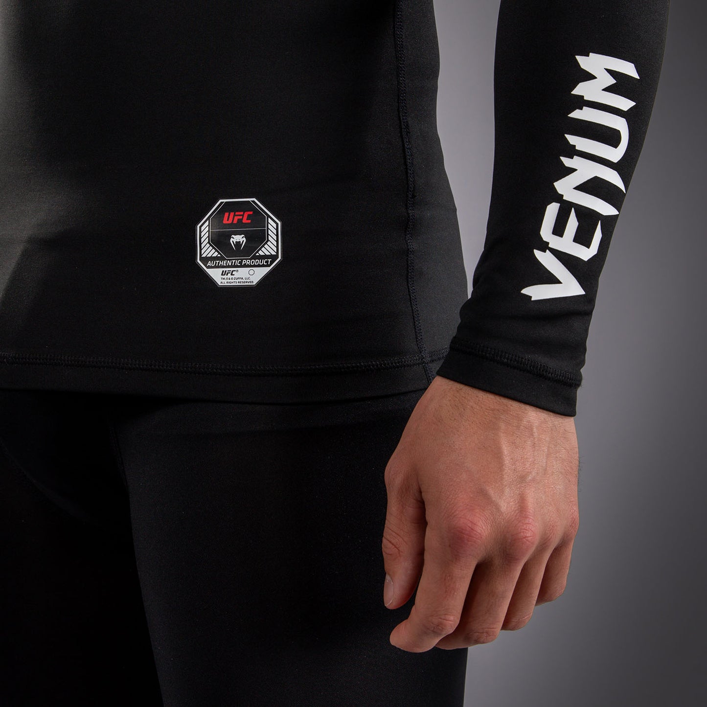 Venum UFC Unity by Venum Authentic Fight Week メンズ テクニカル 長袖ラッシュガード - ブラック