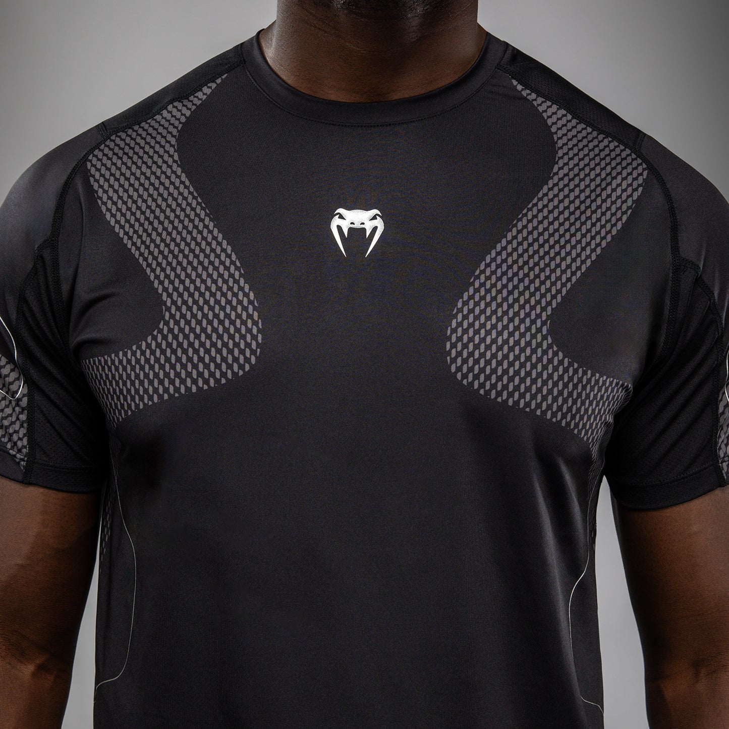 Venum Nexus Dry-Tech Tシャツ – ブラック/シルバー