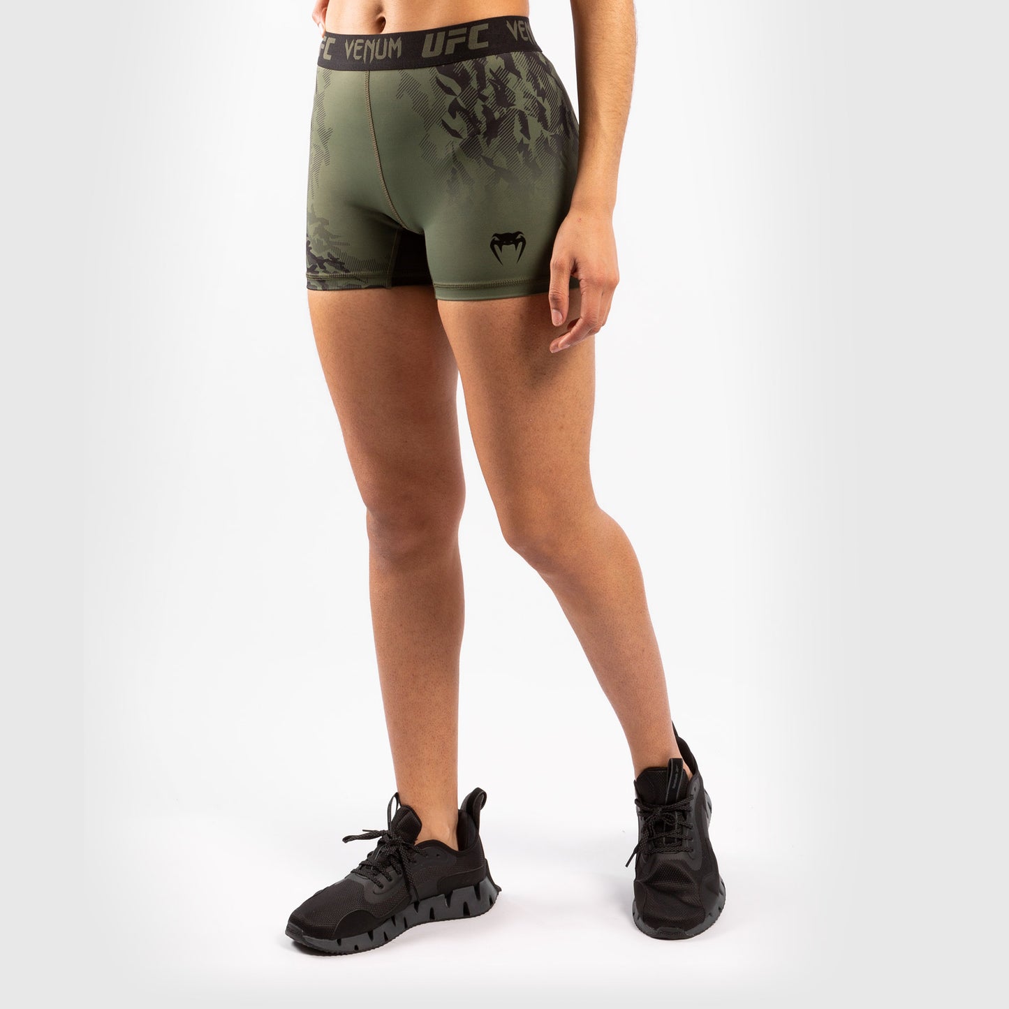 Venum UFC Authentic Fight Week ウィメンズ パフォーマンス コンプレッションショーツ – カーキ