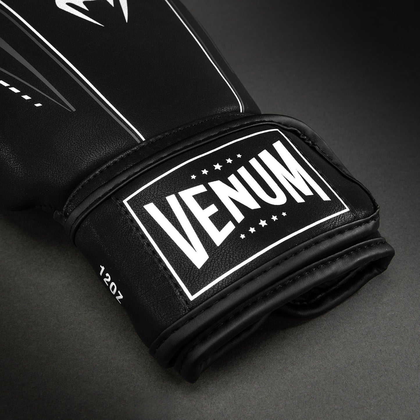 Venum Streamline ボクシンググローブ – ブラック/ホワイト
