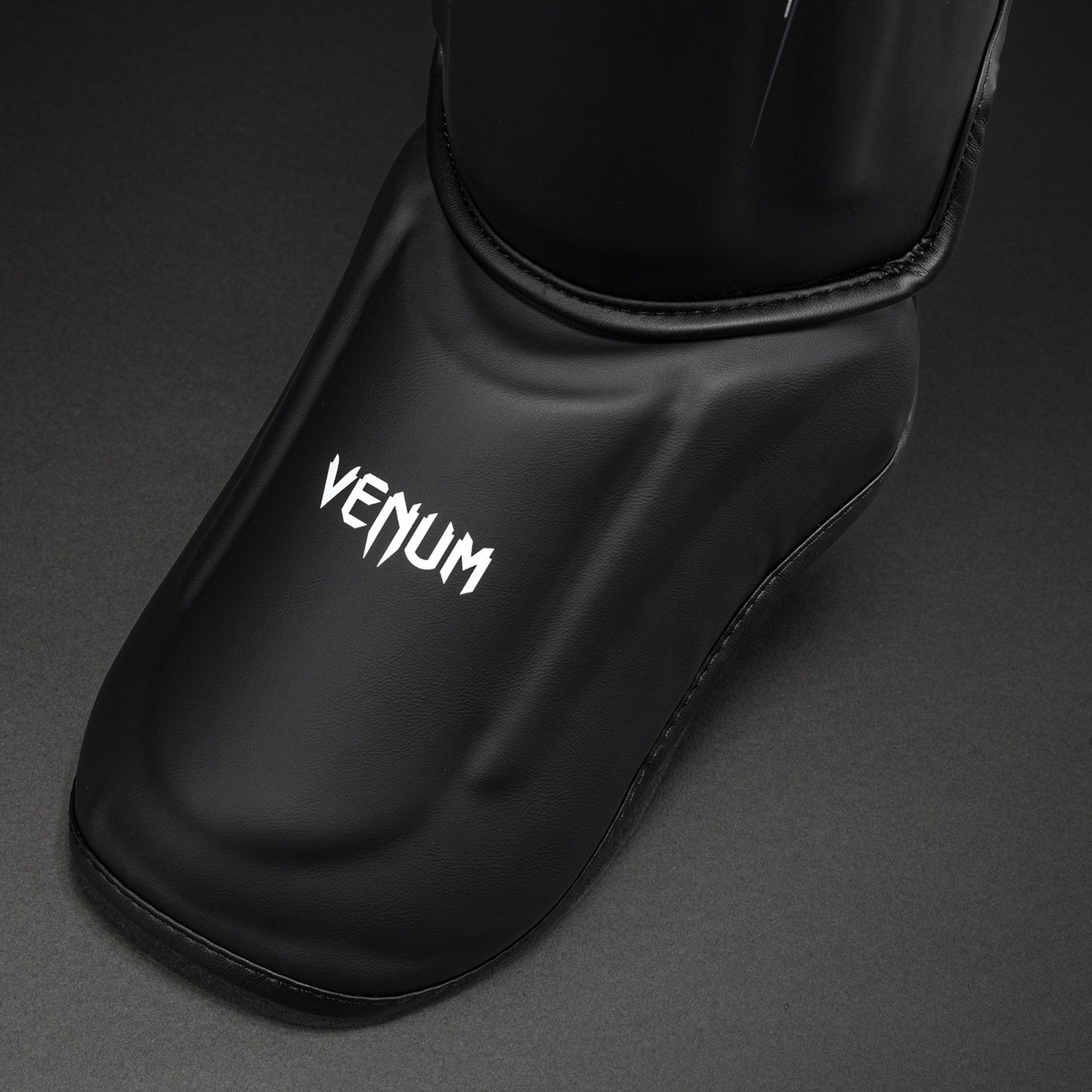 Venum Streamline シンガード – ブラック/ホワイト