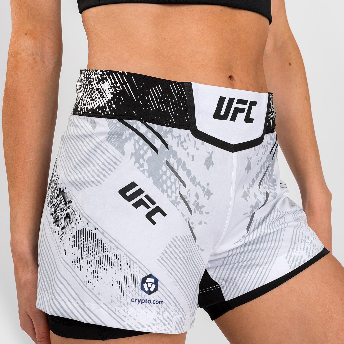 UFC Adrenaline by Venum Authentic Fight Night 女性用ファイト・ショート（ホワイト