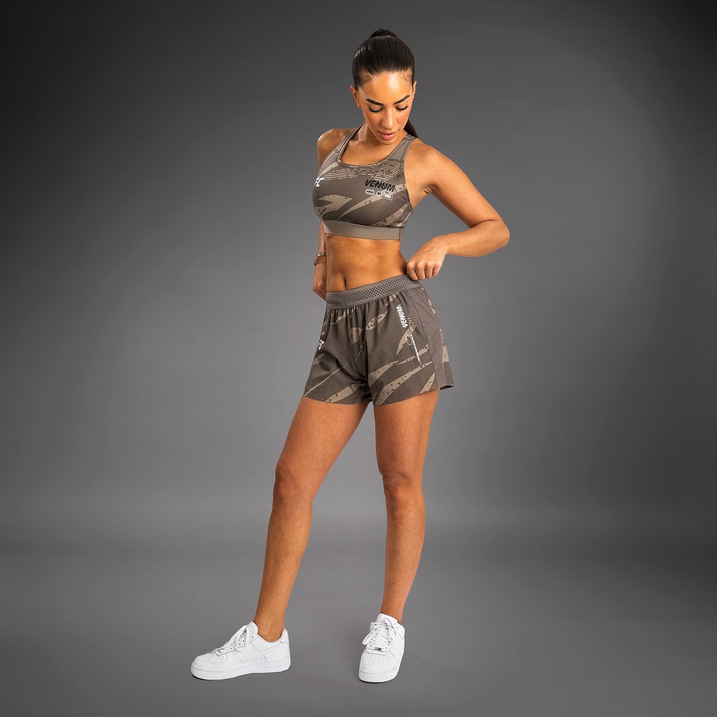 UFC Adrenaline By Venum Fight Week - 女性のパフォーマンスショート - Desert Camo