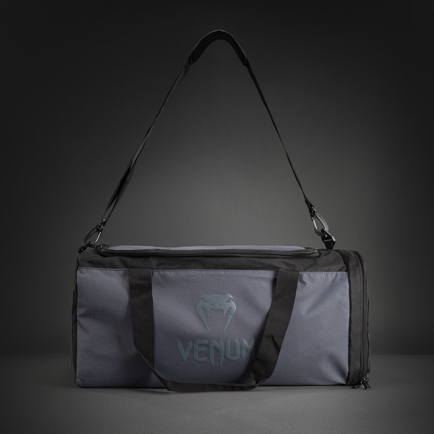 Venum Essential スポーツバッグ (37L) - グレー/ブラック