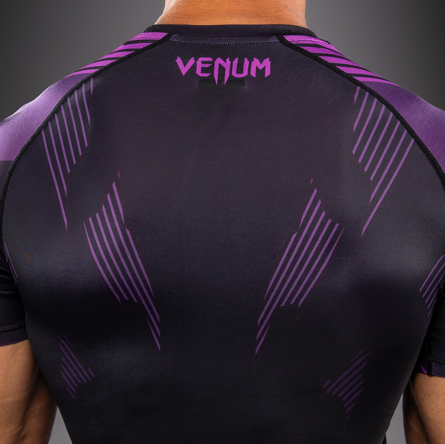 Venum No-Gi 6.0 半袖ラッシュガード - ブラック/パープル
