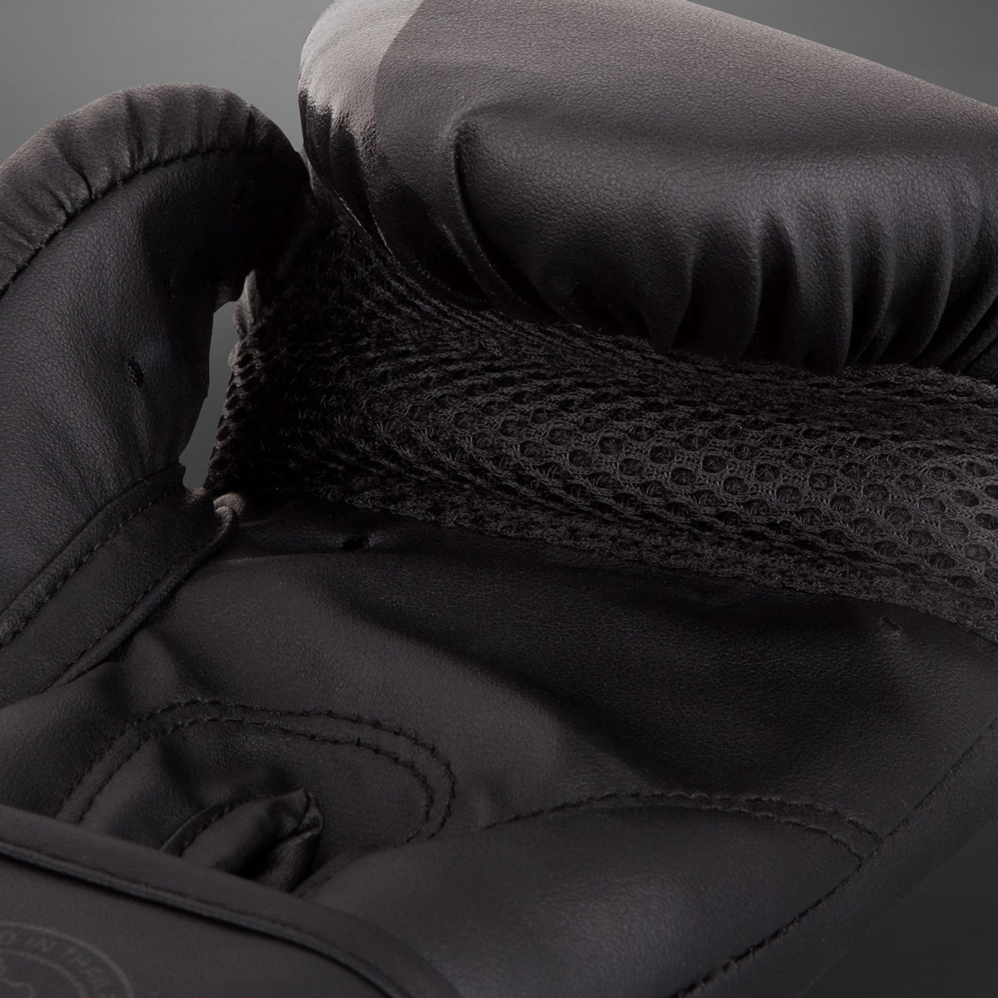 Venum Challenger 2.0 キッズ ボクシンググローブ：ブラック／ブラック