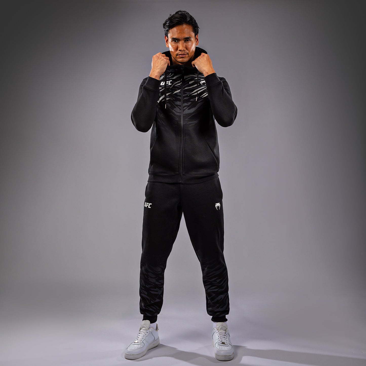 UFC Fusion by Venum Replica ジップ付きスウェットシャツ（男性用） - ブラック