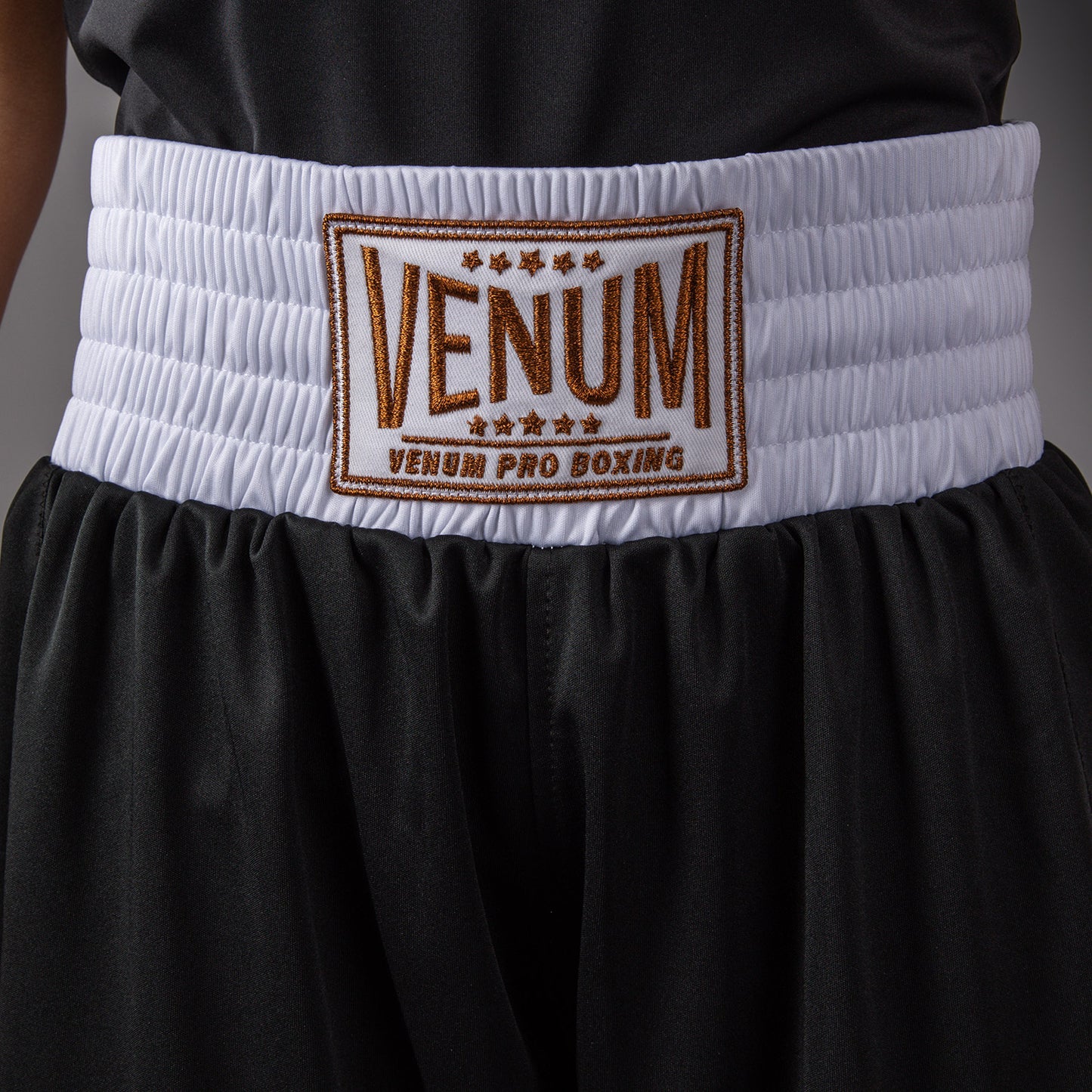 Venum Classic ボクシングショーツ キッズ用 – ブラック/ゴールド