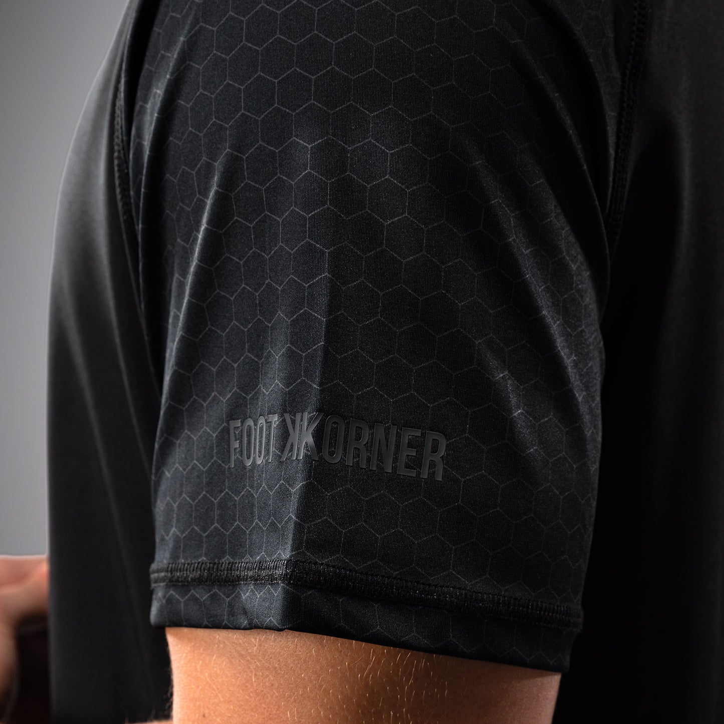 FK x Venum Hexagone MMA Tシャツ - ブラック/ゴールド