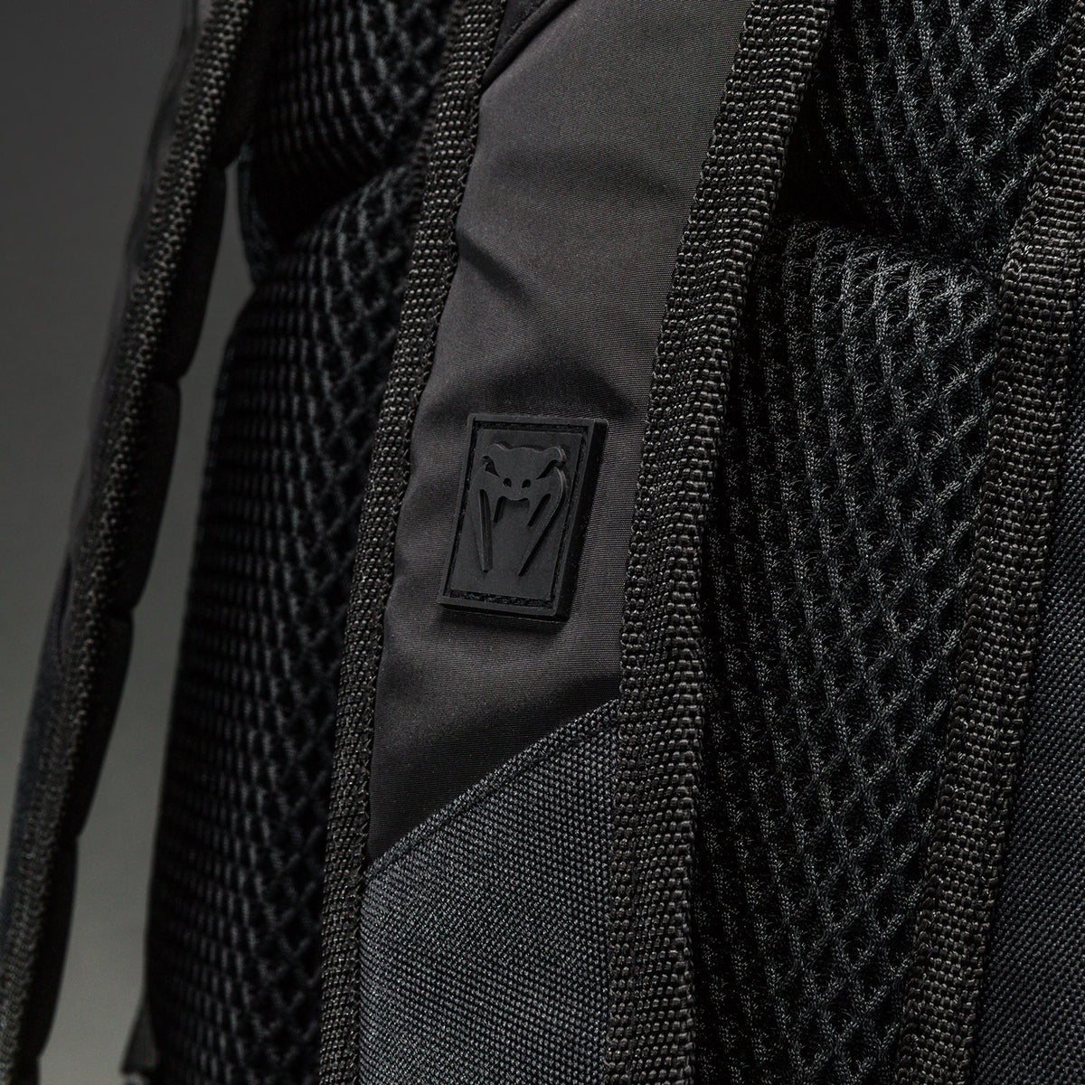 Venum Amazonia Reborn バックパック (15-25 L) - ブラック/グリーン