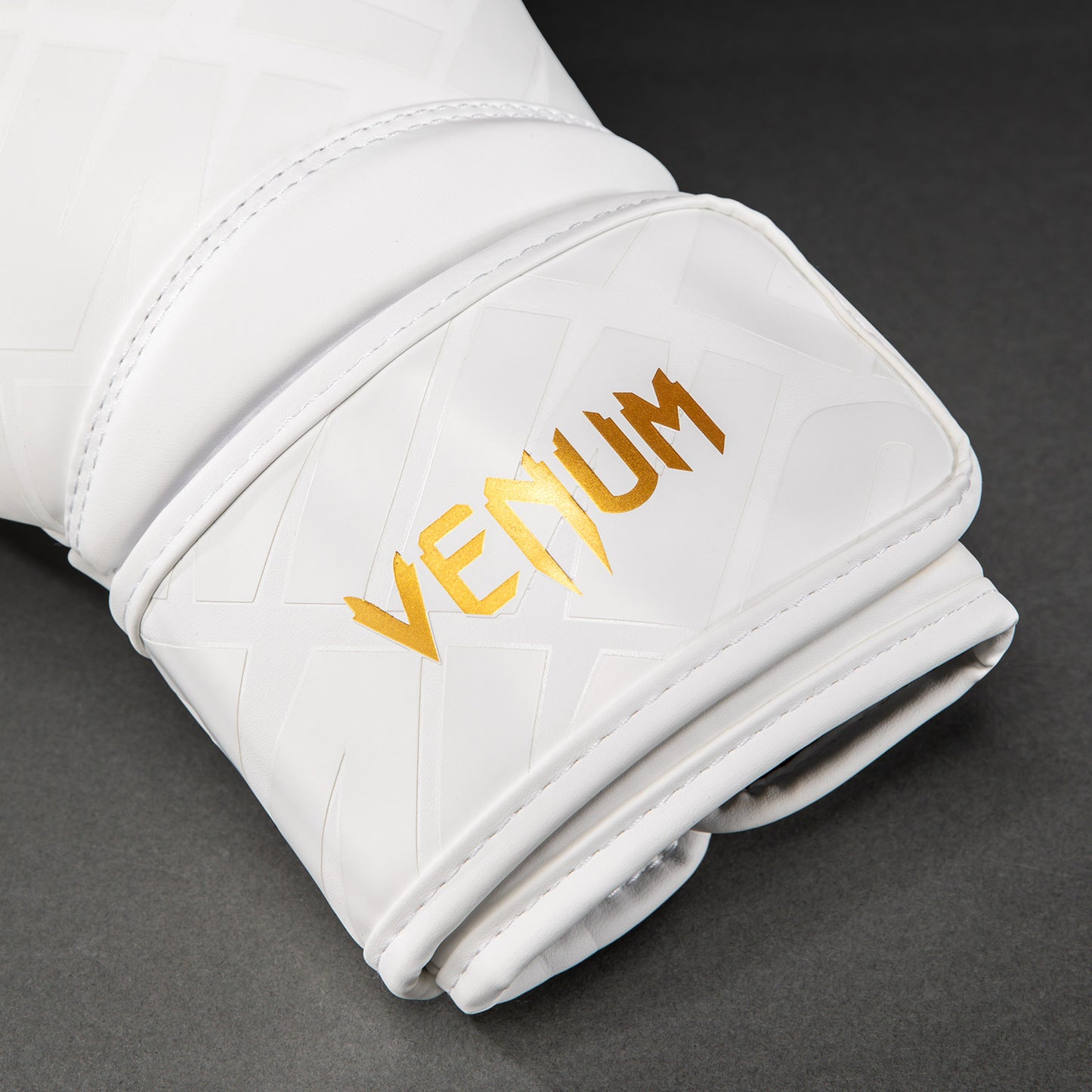 Venum Contender 1.5 XT 3D ボクシンググローブ - ホワイト/ゴールド