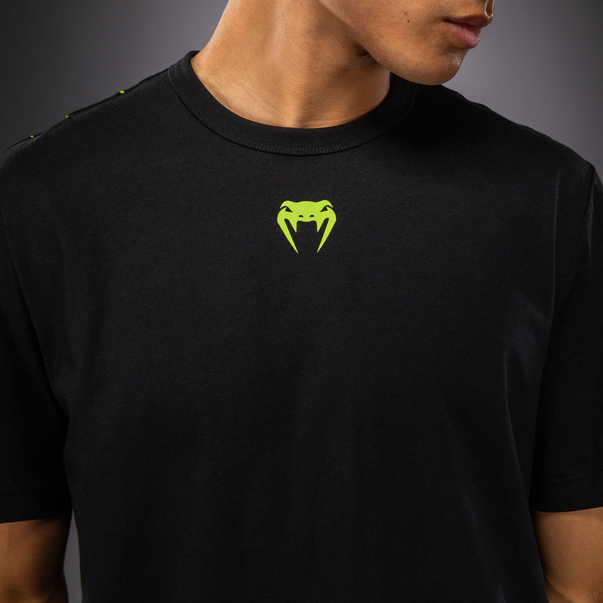 Venum Amazonia Reborn Tシャツ - ブラック/グリーン
