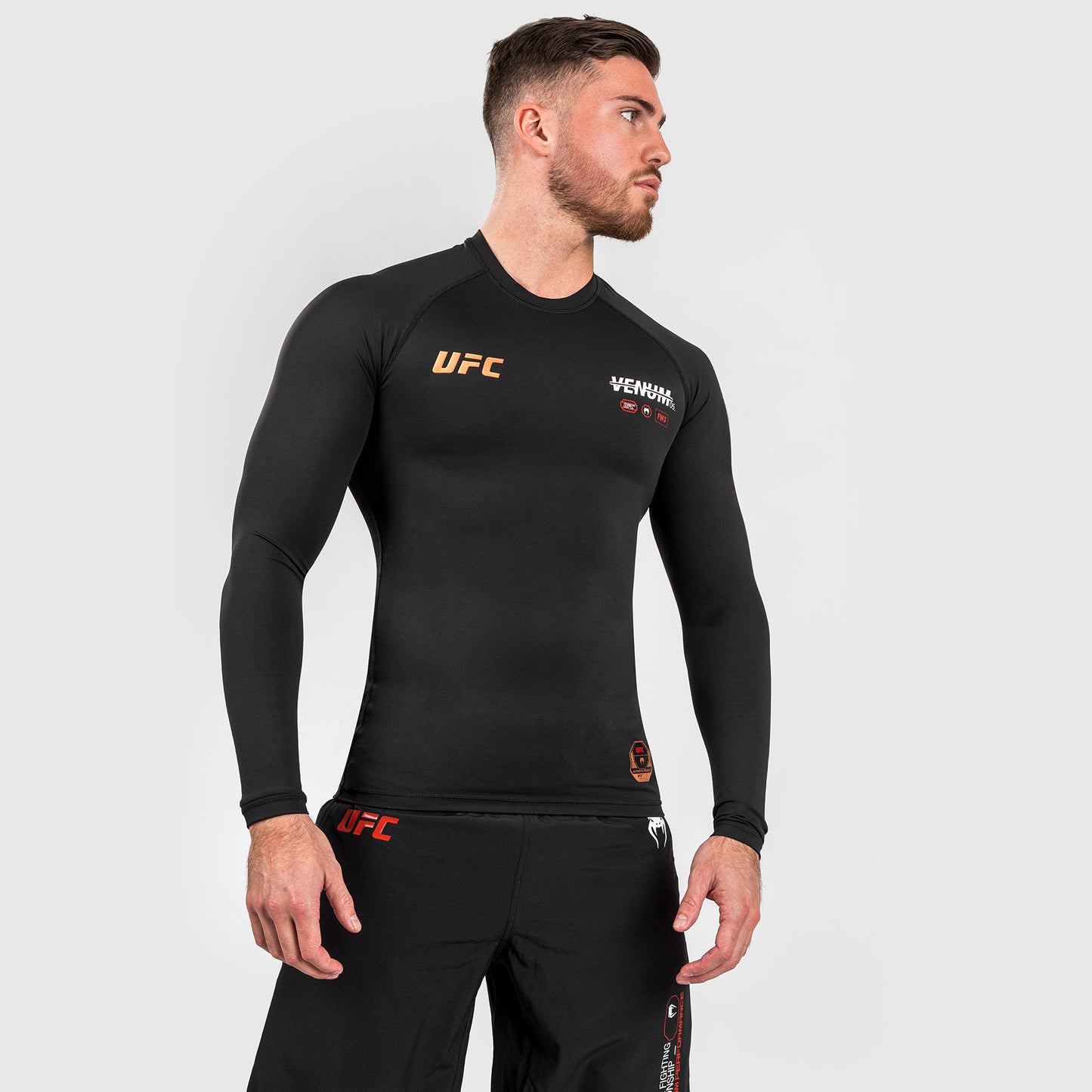 UFC Adrenaline by Venum Fight Week メンズ・パフォーマンス・ロングスリーブ・ラッシュガード - ブラック