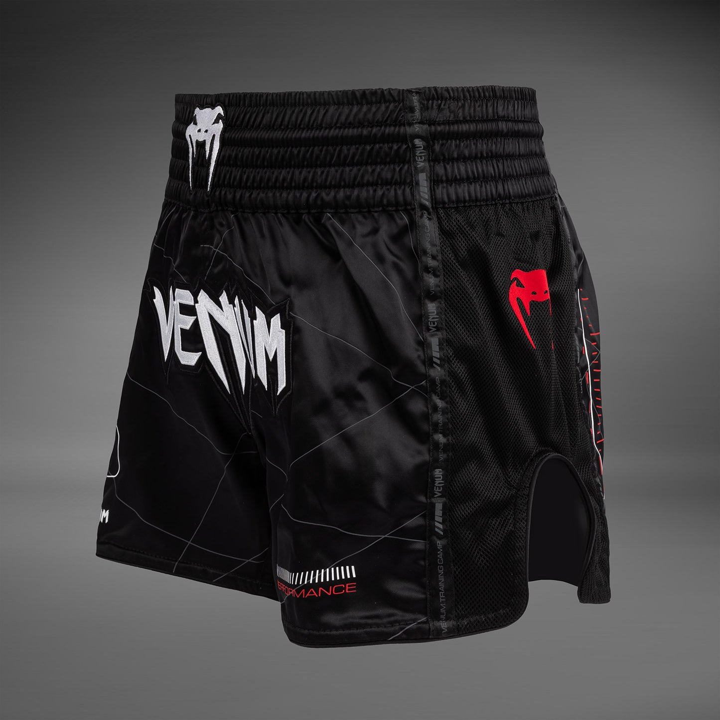 Venum Tactical XT ムエタイショーツ - ブラック/ファイヤーレッド
