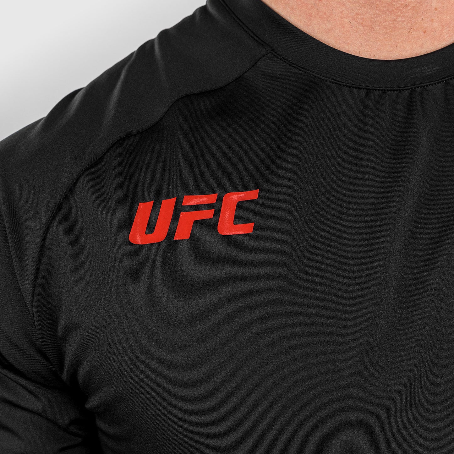 UFC Adrenaline by Venum Fight Week メンズ・ドライテックTシャツ - ブラック