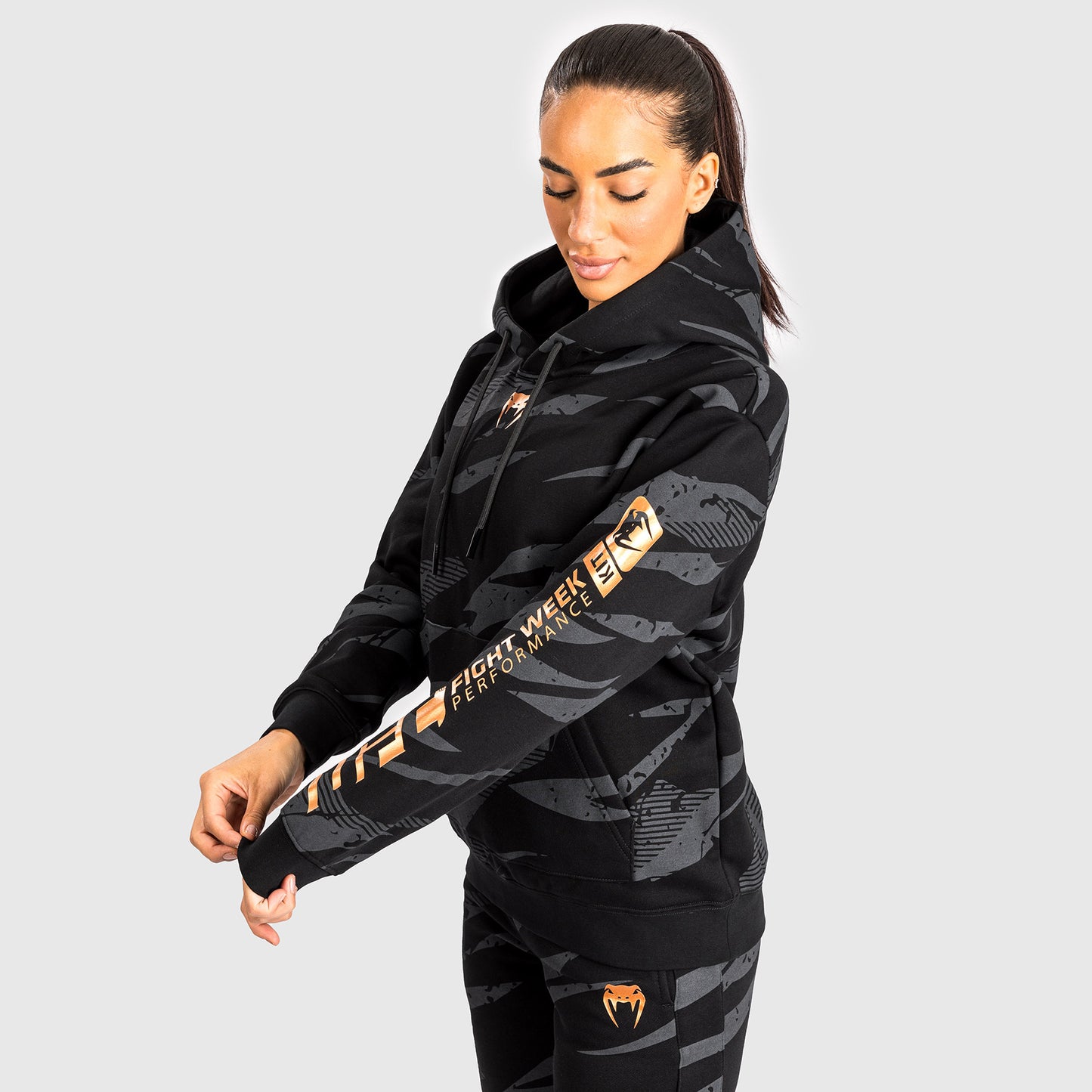 UFC Adrenaline By Venum Fight Week - 女性用プルオーバーパーカー - Urban Camo