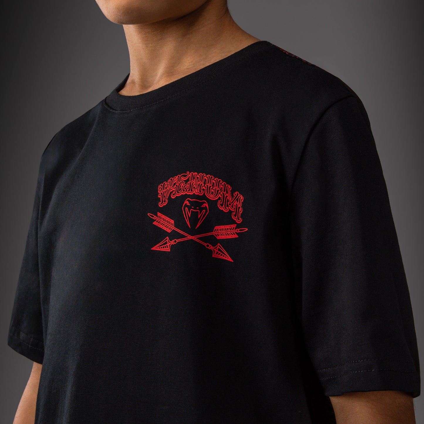 Venum Wolf Atak キッズ用 Tシャツ – ブラック/レッド