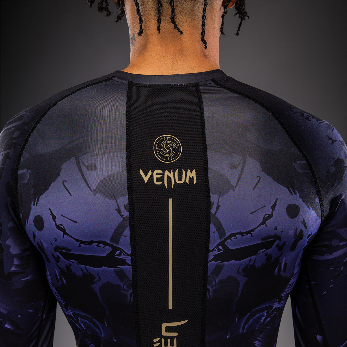 Jujutsu Kaisen x Venum Gojo 長袖ラッシュガード – パープル