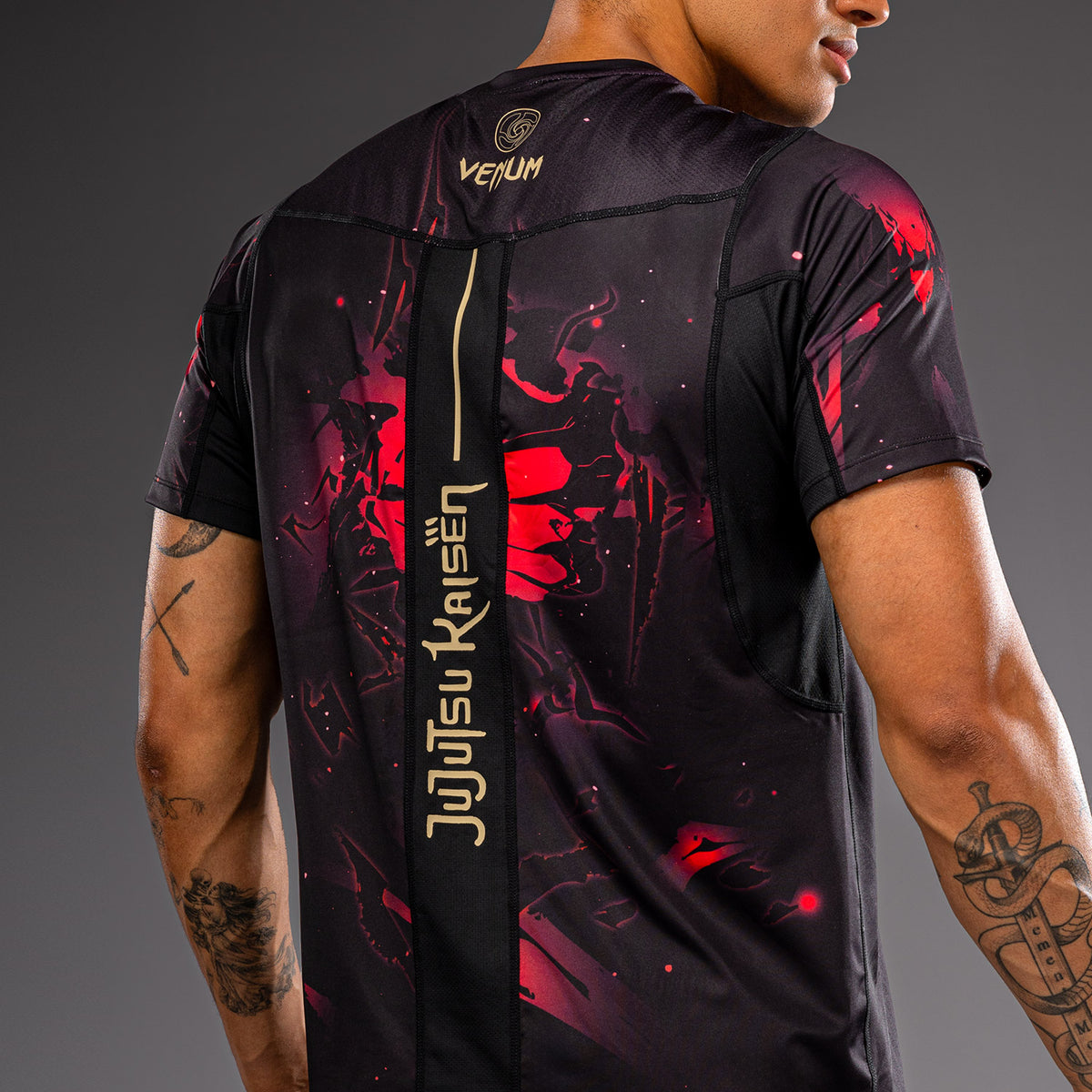 Jujutsu Kaisen x Venum Itadori ドライテックTシャツ – ブラック/レッド
