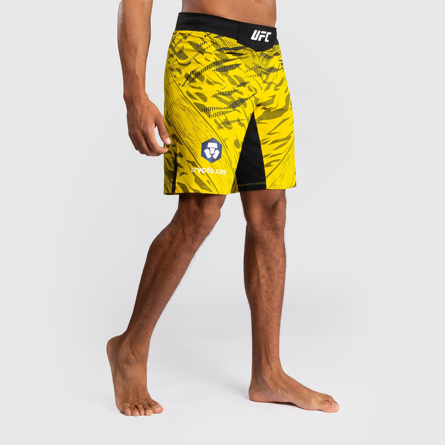 UFC Fusion by Venum Authentic Fight Night レスリングショーツ（男性用、フィットラルゴ） - イエロー