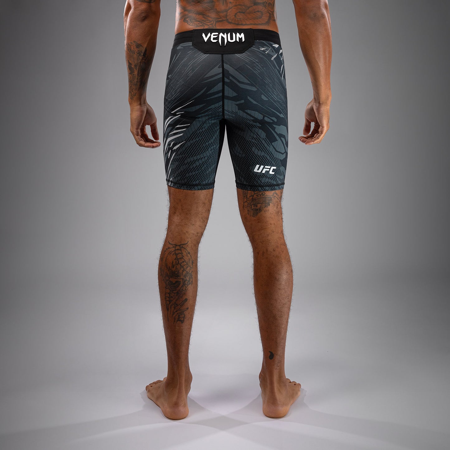 UFC Fusion by Venum Authentic Fight Night ヴァレトゥードショーツ（男性用） - ブラック