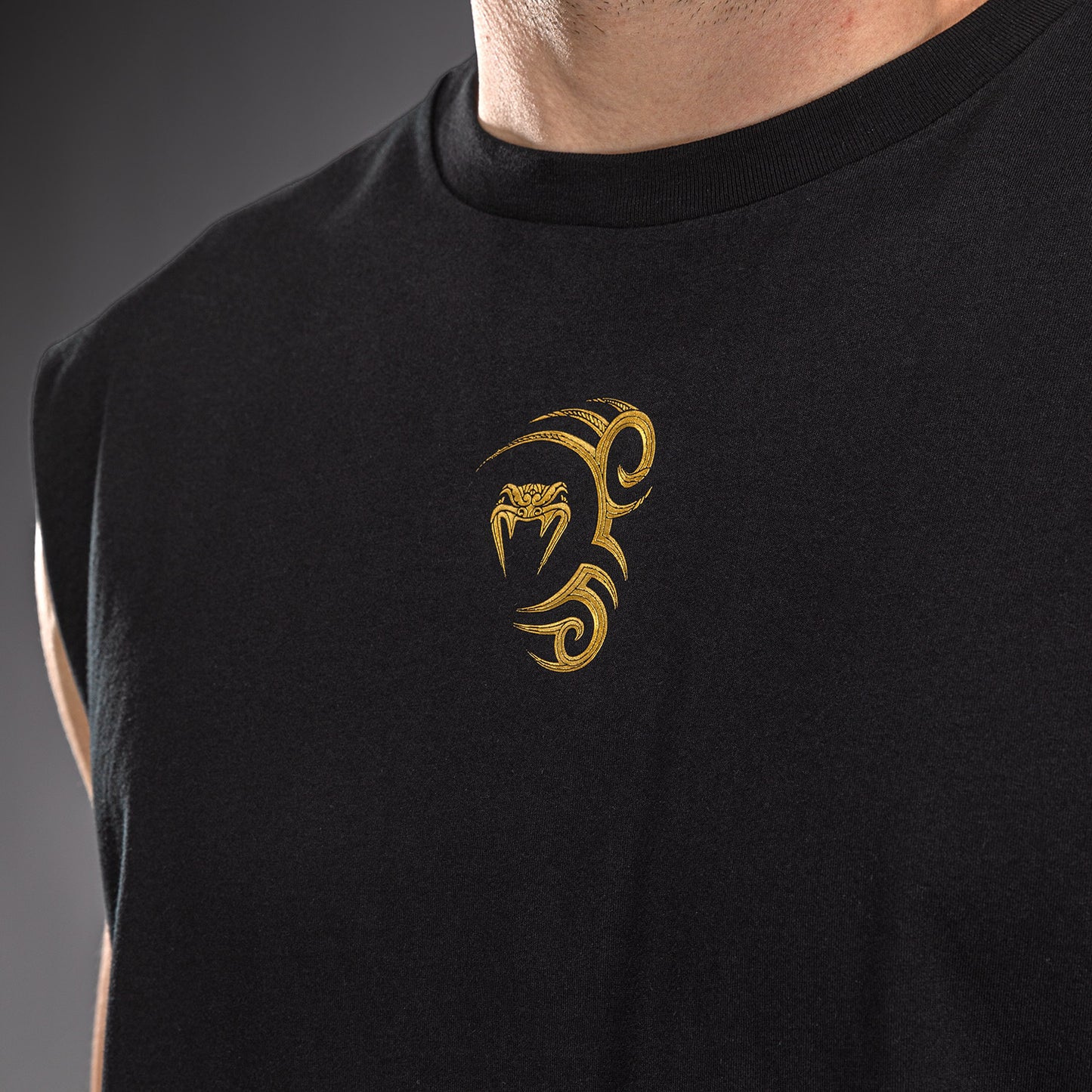 Venum x Mike Tyson Tiger ノースリーブTシャツ - ブラック/ゴールド