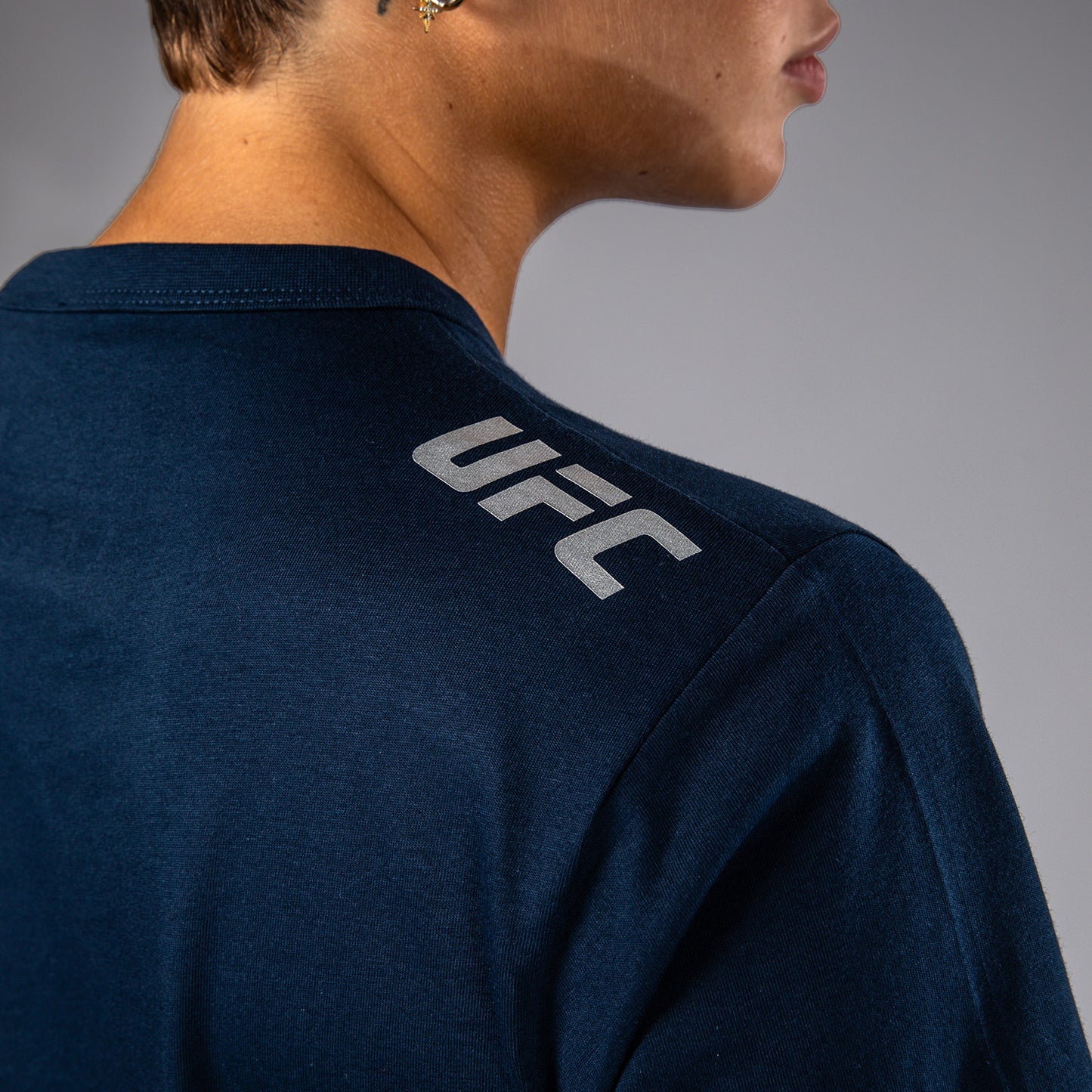 UFC Fusion by Venum Fight Week コットンショートスリーブTシャツ（女性用） - オーシャンブルー