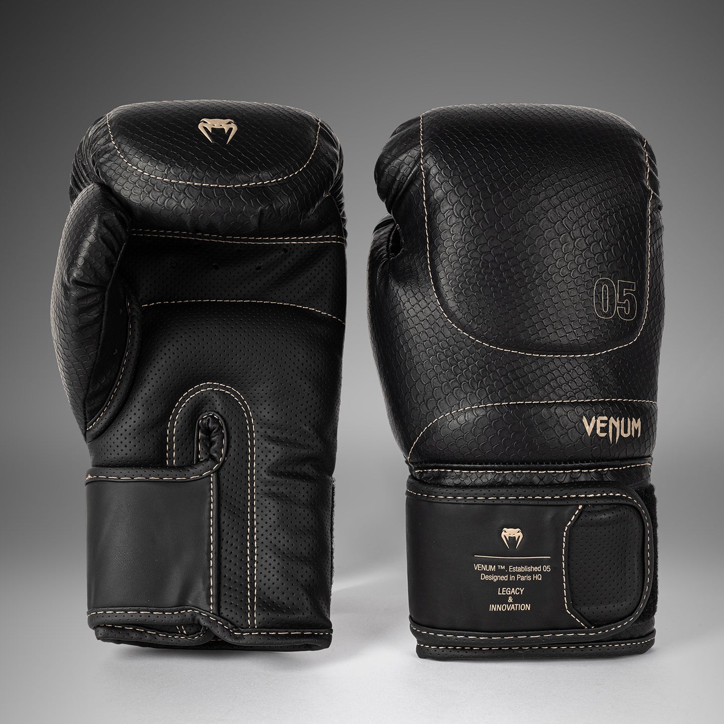 Venum Impact Evo Scales ボクシンググローブ – ブラック