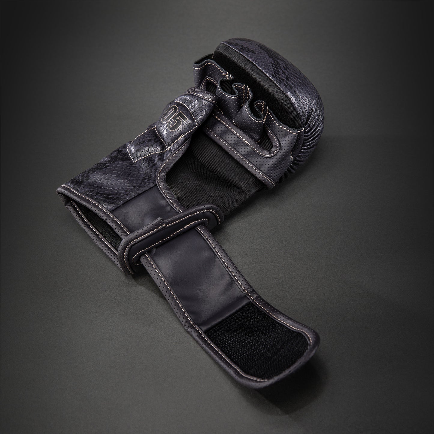 Venum Impact Evo Scales MMAスパーリンググローブ – ダークパープル