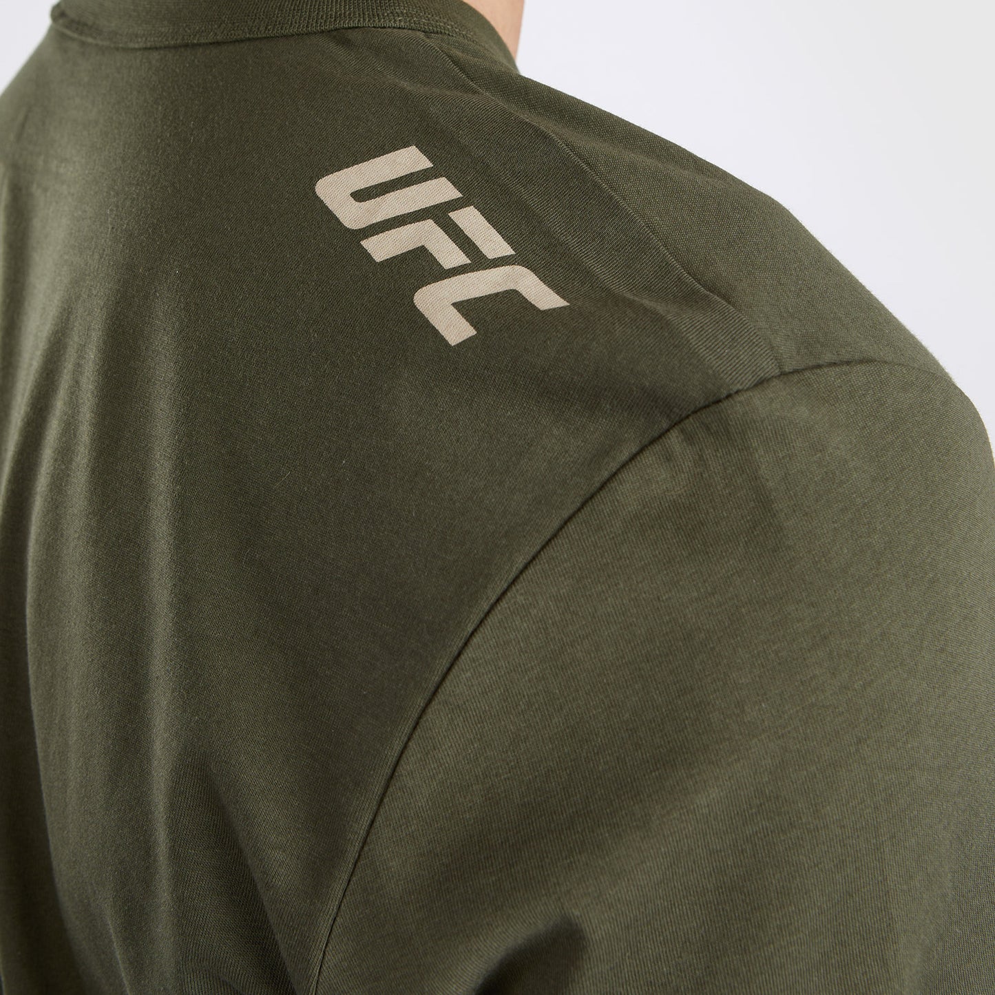 UFC Adrenaline by Venum Fight Week メンズ半袖Tシャツ - カーキ