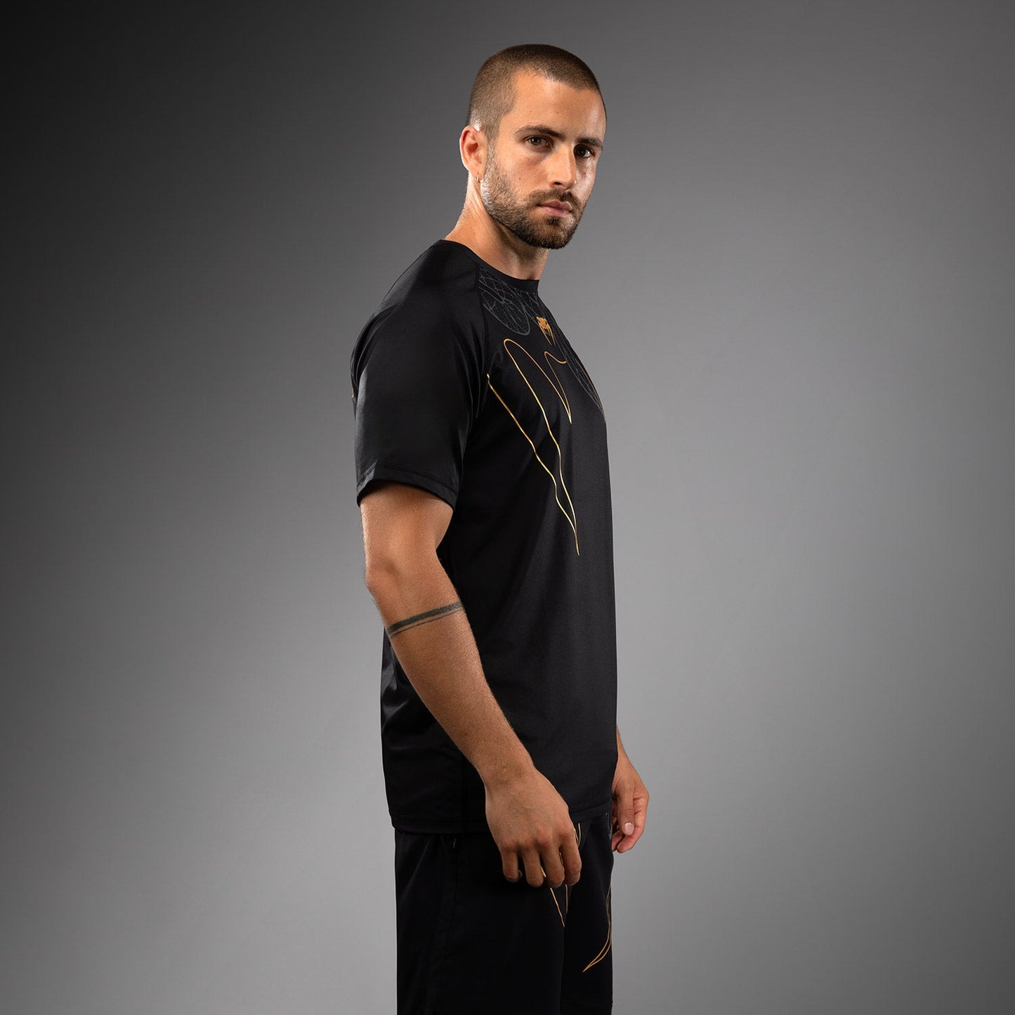 Venum Serpenti Dry Tech Tシャツ – ブラック/シルバー/ゴールド
