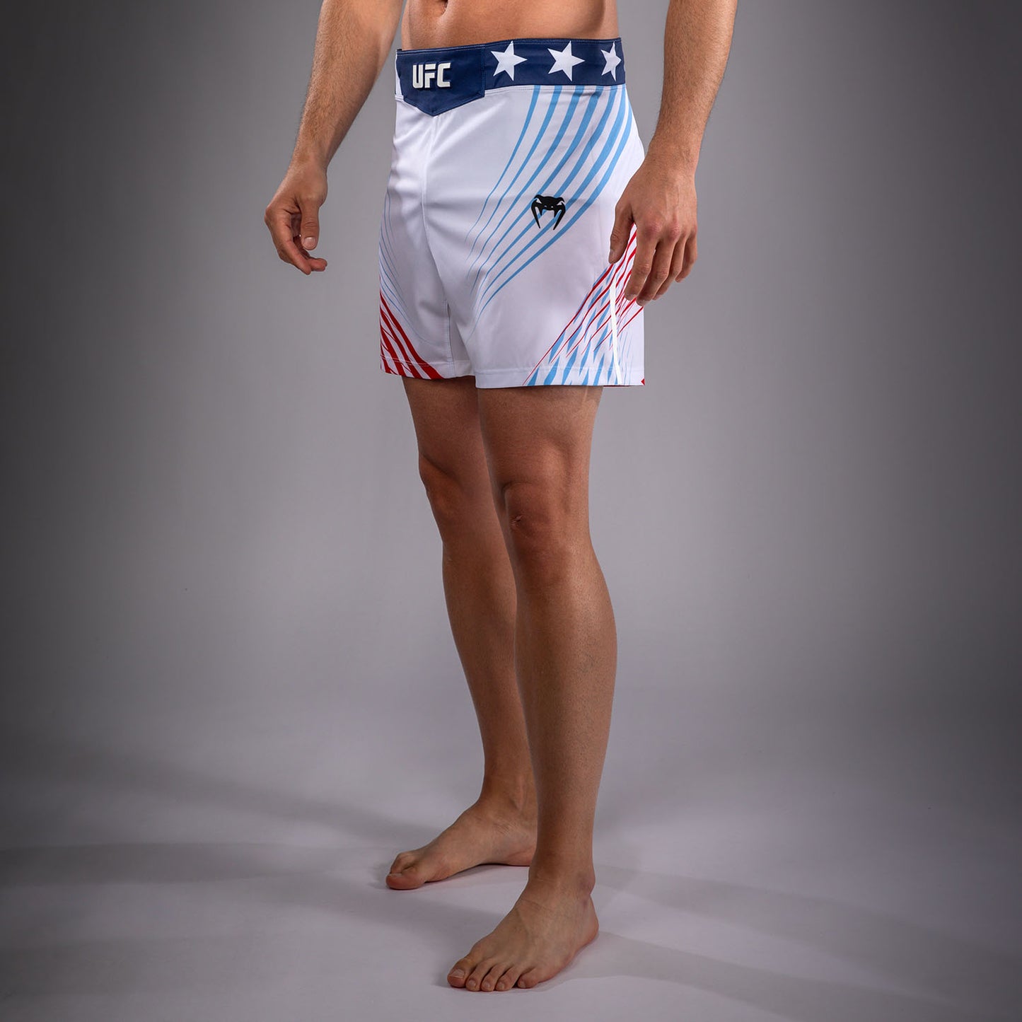 UFC Freedom 250 by Venum メンズ Custom Authentic Fight Night ファイトショーツ ショートフィット - ホワイト