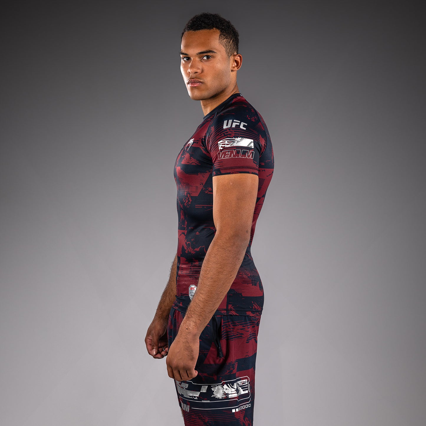 UFC Zenith by Venum Authentic Fight Week パフォーマンス半袖ラッシュガード メンズ - ネイビーブルー/バーガンディ/シルバー