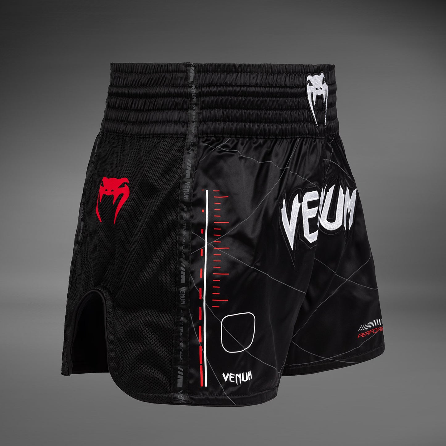 Venum Tactical XT ムエタイショーツ - ブラック/ファイヤーレッド