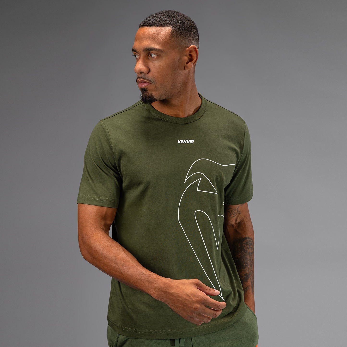 Venum Giant Connect Tシャツ - アーミーグリーン