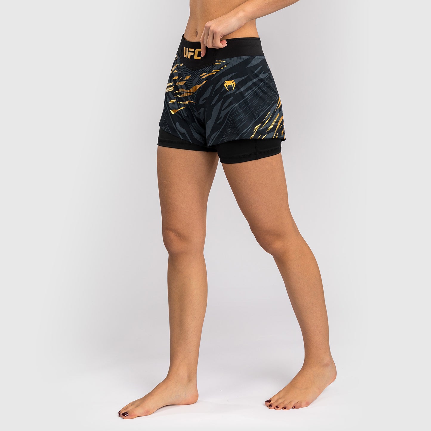 UFC Fusion by Venum Authentic Fight Night レスリングショーツ（女性用） - チャンピオン