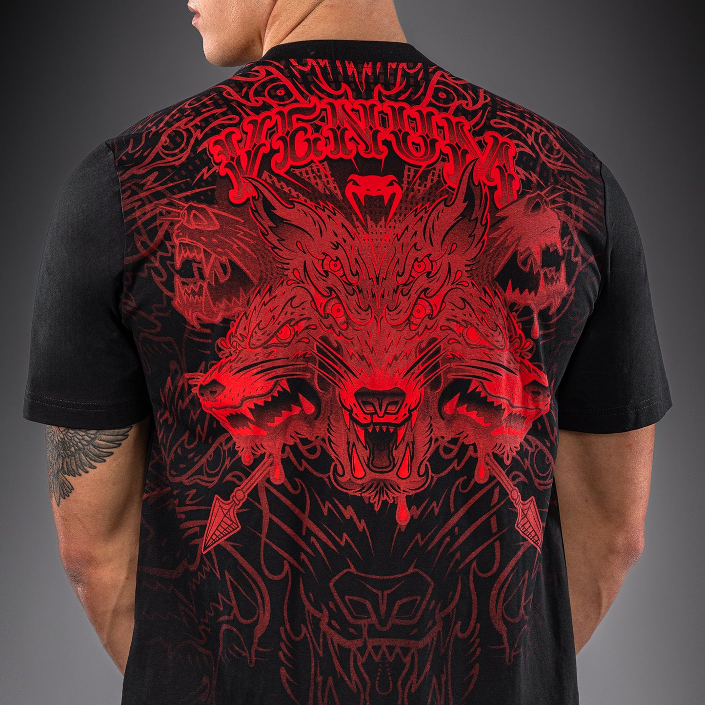 Venum Wolf Atak Tシャツ – ブラック/レッド