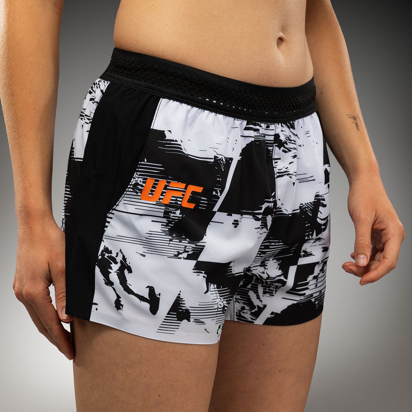 Venum UFC Zenith Authentic Fight Week ウィメンズ パフォーマンスショーツ – ホワイト