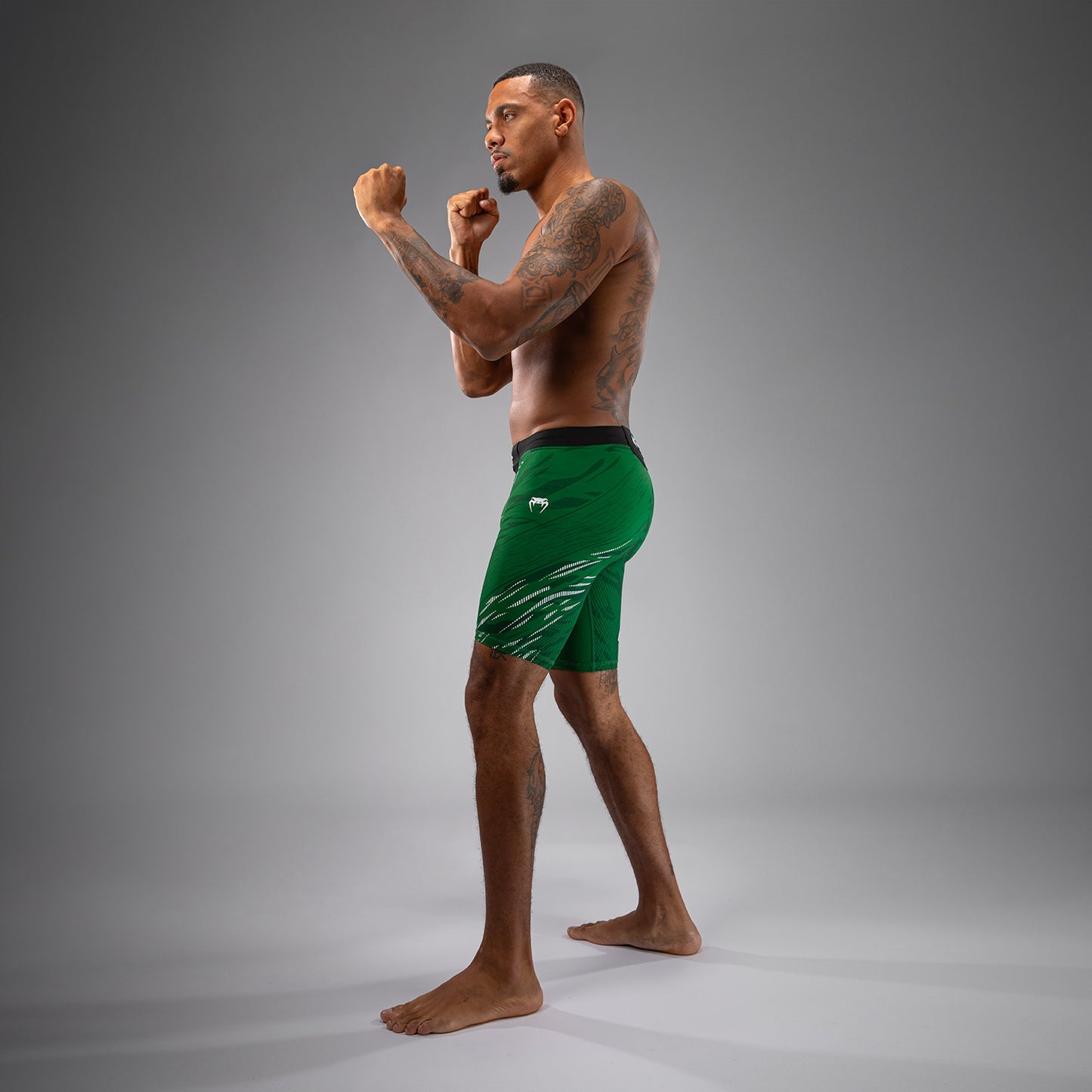 UFC Fusion by Venum Authentic Fight Night ヴァレトゥードショーツ（男性用） - グリーン
